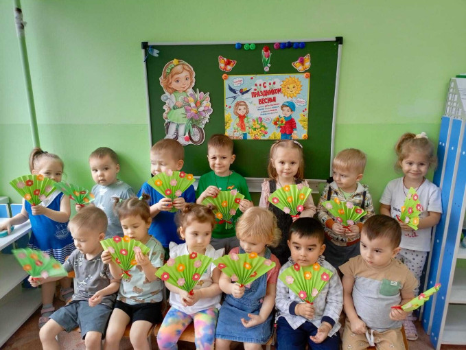 Подарки мамочкам от малышей Подарки мамочкам от малышей.